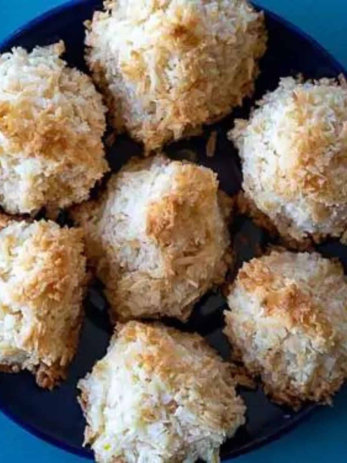 gluten free macaroons in a blue bowl.